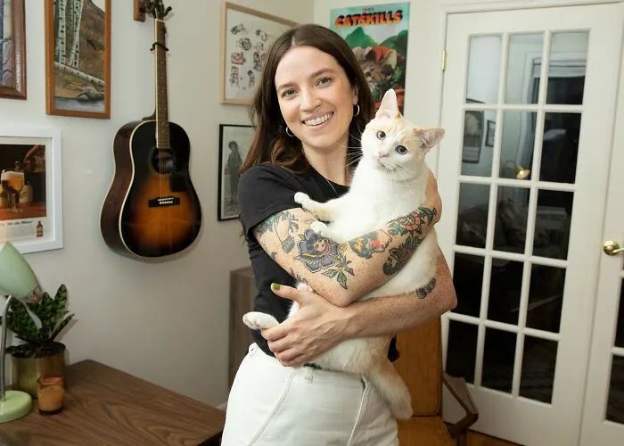 33 Women And Their Cats Breaking The 'Crazy Cat Lady' Stereotype Through BriAnne Wills’s Project (New Pics)