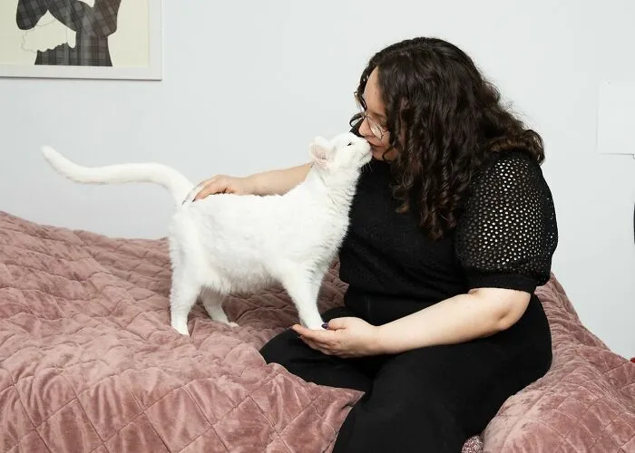 33 Women And Their Cats Breaking The 'Crazy Cat Lady' Stereotype Through BriAnne Wills’s Project (New Pics)