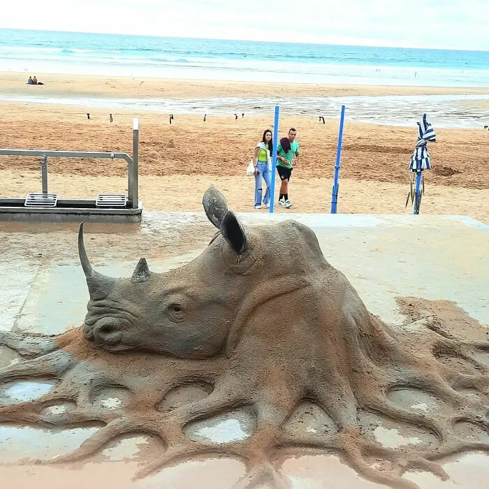 This Artist’s Sand Sculptures Are So Lifelike, They Might Fool You At First Glance (20 New Pics)