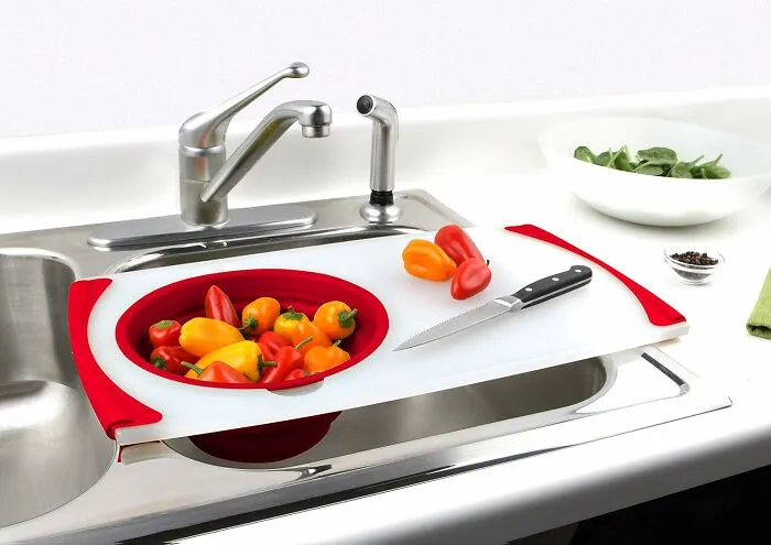 Slice And Dice With Ease, Then Drain The Excess With The   <a Style="Display:inline;" Href="Https://Www.amazon.com/Dp/B00whvanq6?ascsubtag=7558533%2c20%2c34%2cd%2c0%2c0%2c0%2c900%3a2%3b974%3a3%3b1125%3a1%3b1338%3a1%3b1352%3a1%2c39001534%2c0%2c0%2c0&btn_ref=srctok-931debadd4222aec&th=1&linkcode=ll1&tag=bpsnake-20&linkid=10ef49961600c422150acf3b5cdd323e&language=en_us&ref_=as_li_ss_tl" Target="_blank"><span Style="Font: Inherit; Color: #d74b1f;"> Cutting Board With Collapsible Colander Strainer</Span>, A Revolutionary Kitchen Tool