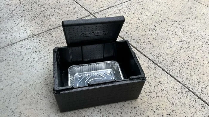 Transport The Turkey (And All The Trimmings) In Thermally-Controlled Triumph With The   <a Style="Display:inline;" Href="Https://Www.amazon.com/Cambro-Epp180sw110-Gobox-Top-Loader-Carrier/Dp/B07gnny1g6?crid=236u17zsulv90&dib=eyj2ijoimsj9.e3jqzcha5ffoub2wgf-3mpybqqiupu0srfrsdst3fzaqgsk3btjm_136c8_vtgehwvtbm2swzgkicqjvxnmqyylic6e_lyyxxbslpucdjeewg8slfsk-Gksxthym7qagai4ulwtjz3wsijcni2efygqgta2oqlsaywjeoitgokny4kcmcphs9vogqmho74tkrvhdlqo5u4lk0-Ogqrnig4xtki_jft3ynh-2jr-Pnjy.oohrnymlcbcmhnmrb65wzap2nlskndfun20x5xbxj8w&dib_tag=se&keywords=insulated%2bfood%2bpan&qid=1729778271&sprefix=insulated%2bfood%2bpan%2caps%2c202&sr=8-10&th=1&linkcode=ll1&tag=bpspider-20&linkid=ae7c3ea94f06262a42c32d761541e930&language=en_us&ref_=as_li_ss_tl" Target="_blank"><span Style="Font: Inherit; Color: #d74b1f;"> Large And Lightweight Isothermal Container </Span> - It's Like Having Your Own Personal, Portable, Temperature-Controlled Party Palace (But, You Know, For Food)