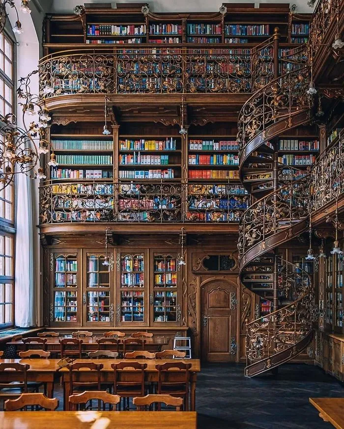 Asombrosa biblioteca