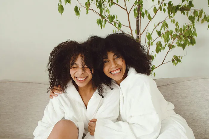 “She Died And I Survived”: 30 Identical Twins Reveal The One Thing That Sets Them Apart