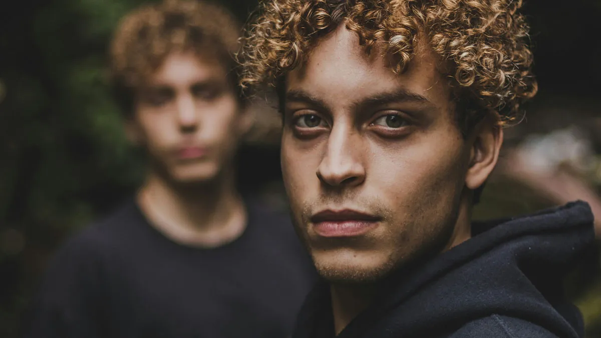 “She Died And I Survived”: 30 Identical Twins Reveal The One Thing That Sets Them Apart