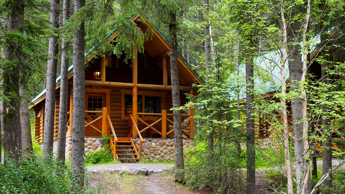 Woman Books 6-Person Lodge Only For Herself, Gets A Request From Owners To Switch To Smaller One