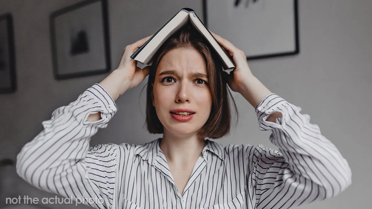 Woman Is Lost After Her Older BF Gives Her A Misogynist Book To Read, Posts Update 8 Years Later