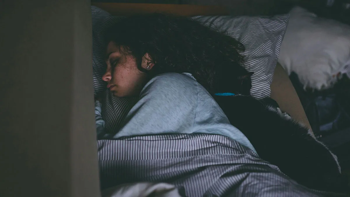 Guy Refuses To Keep Waking Up His GF, She Loses Her Job: "Started Shrieking"