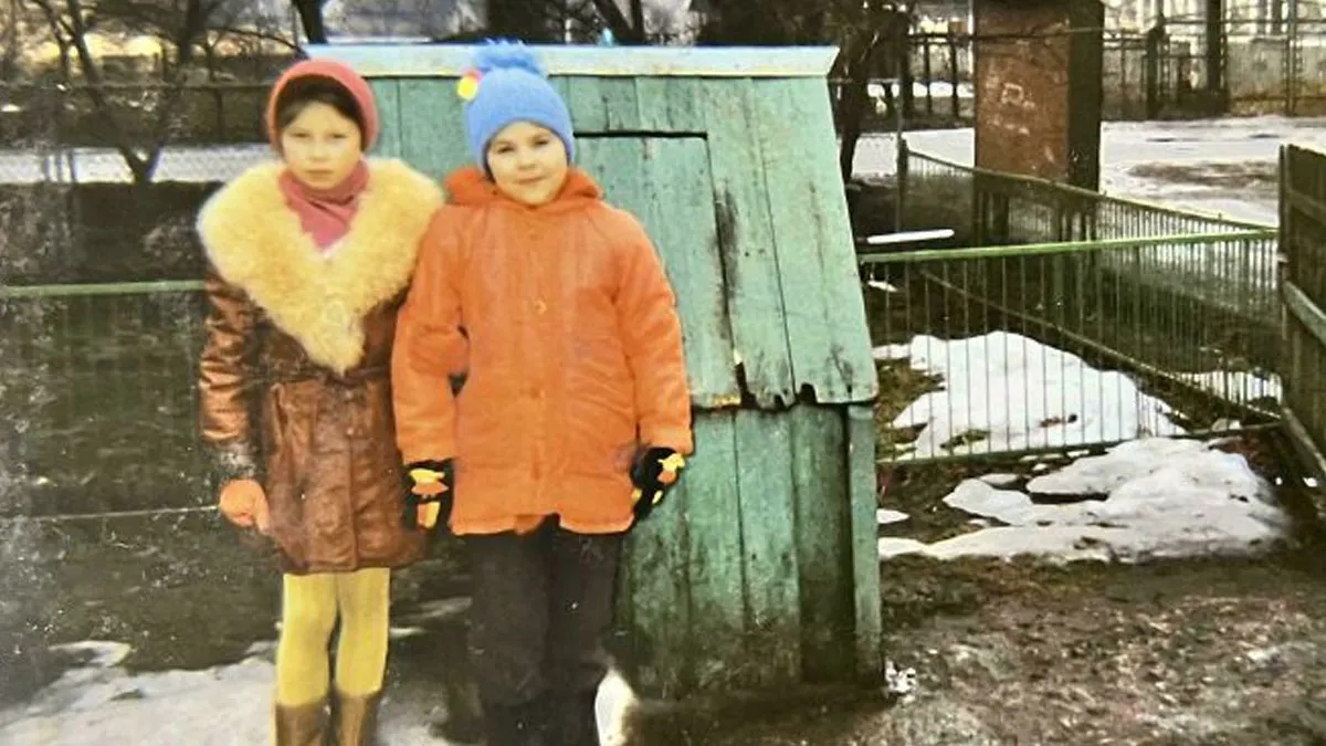50 Pics From People’s “Regrettable Past” That They Can’t Help But Cringe At (New Pics)