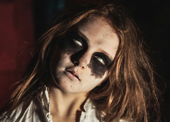 50 Haunted House Employees Share The Things People Did To Make Them Break Character