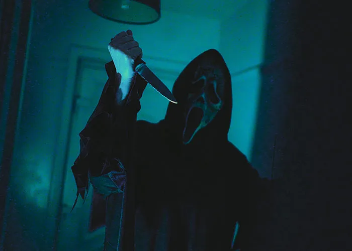 50 Haunted House Employees Share The Things People Did To Make Them Break Character