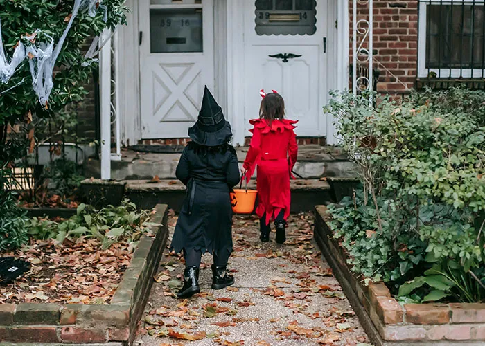 50 Haunted House Employees Share The Things People Did To Make Them Break Character