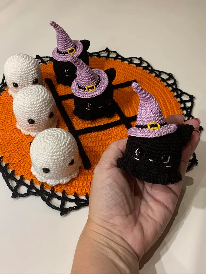 “A Dope Space For Crocheters”: 30 People Share Their Best Crochet Art