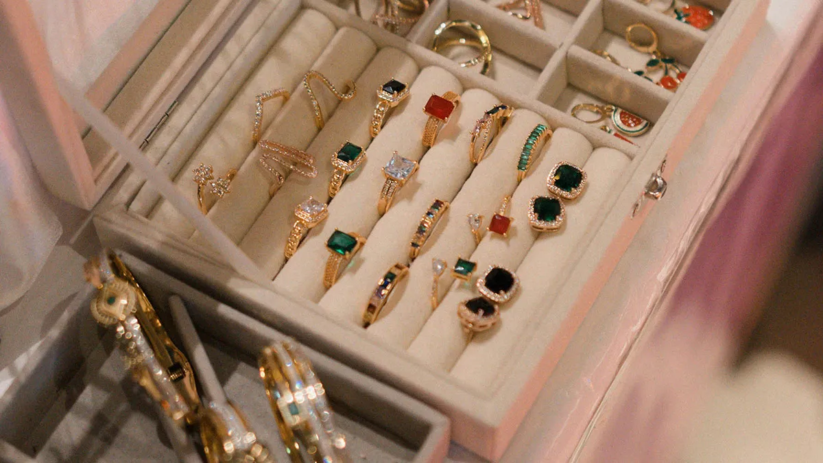 18YO Steals $6K Worth Of Things From Friend's House, Parents Worry About Teen's Future