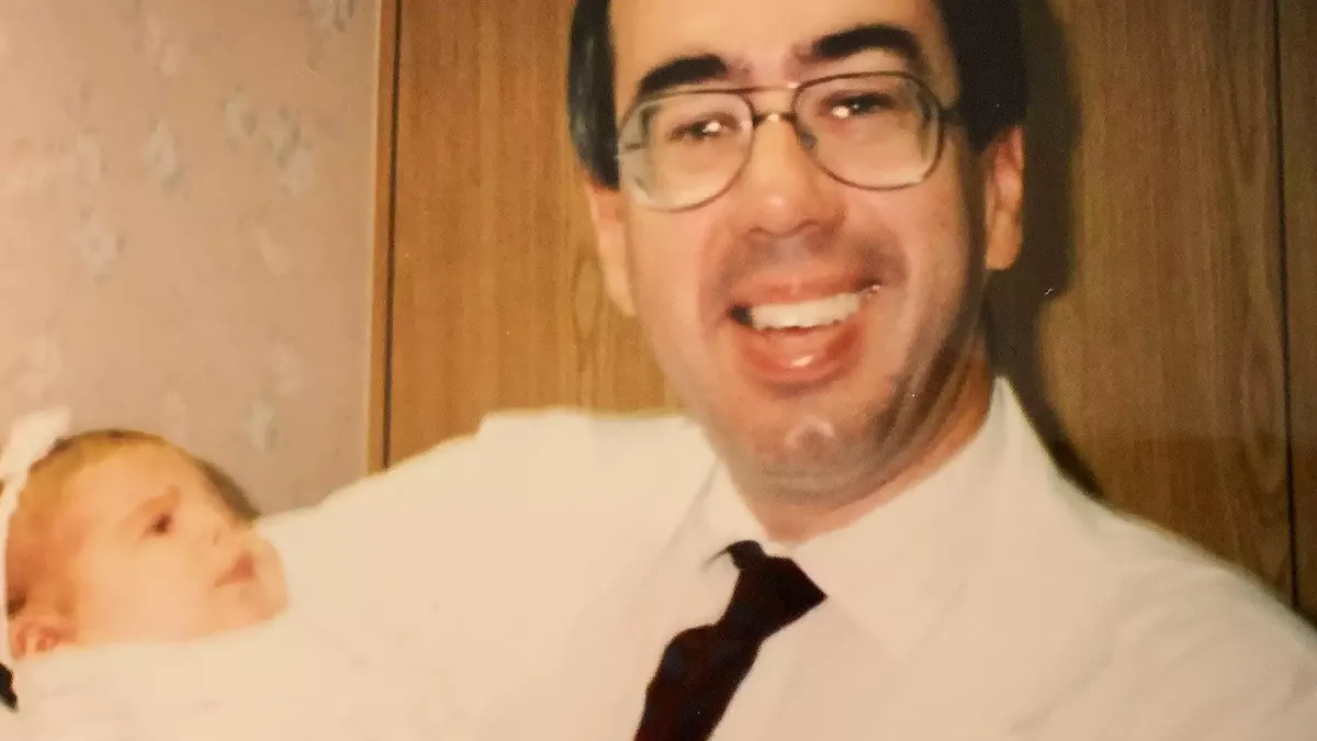 Doctor Delivers A Girl, 29 Years Later He Helps Her Give Birth To Her Own Baby And Goes Viral