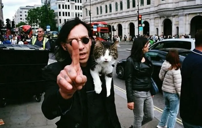 33 Highly Amusing Street Photos Shared On This Instagram Page (New Pics)