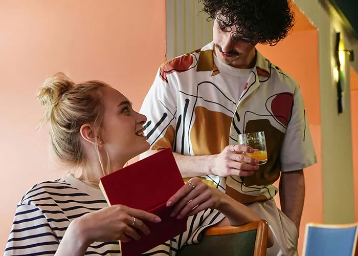 “He Did His Best To Look Single”: 30 People Who Got Cheated On Share What Gave It Away