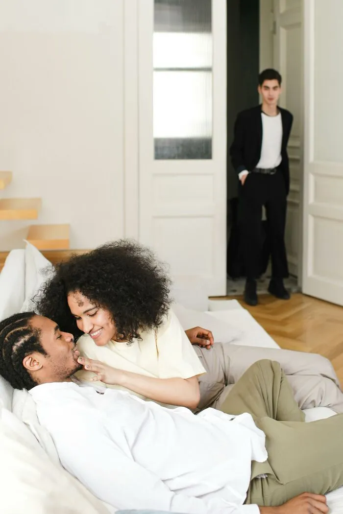 “Apparently He’s Into Men Now”: 30 People Who Regret Not Leaving Their SO Sooner