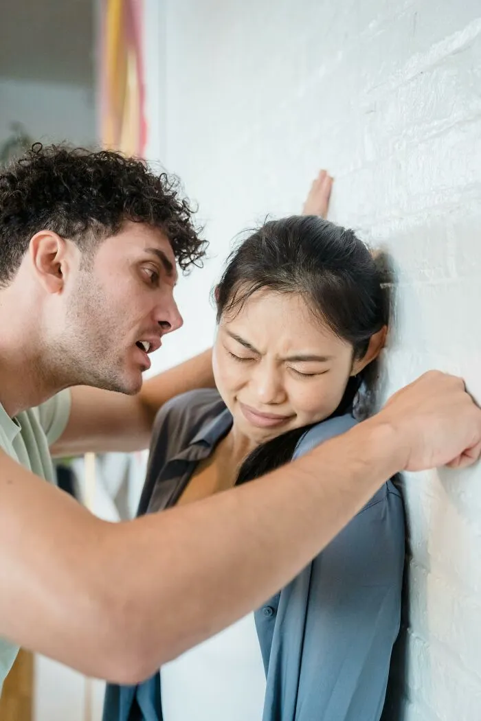“Apparently He’s Into Men Now”: 30 People Who Regret Not Leaving Their SO Sooner