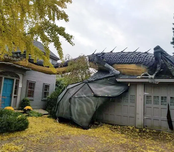 This Full-Sized Dragon Decoration Someone Put On Their House For Halloween