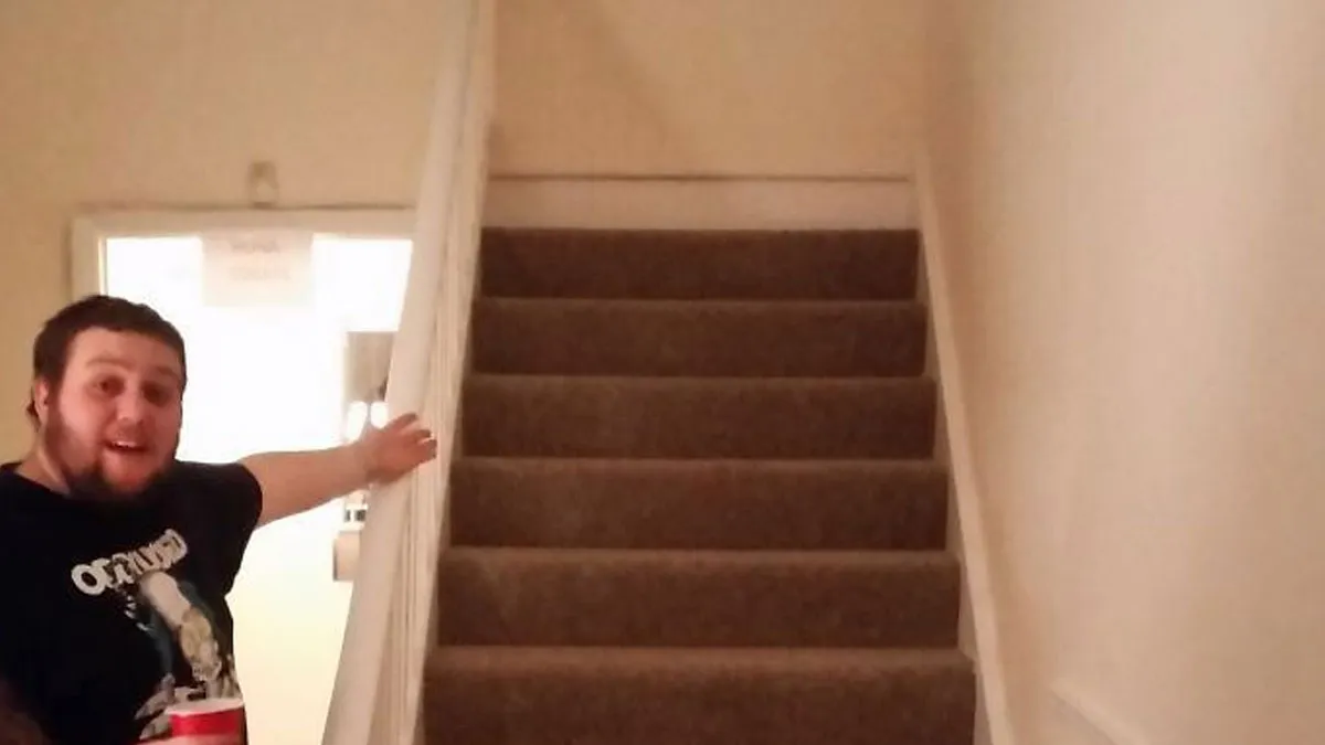 “Another Satisfied Client”: 30 Funny Times People Didn’t Even Try To Do Their Job Right