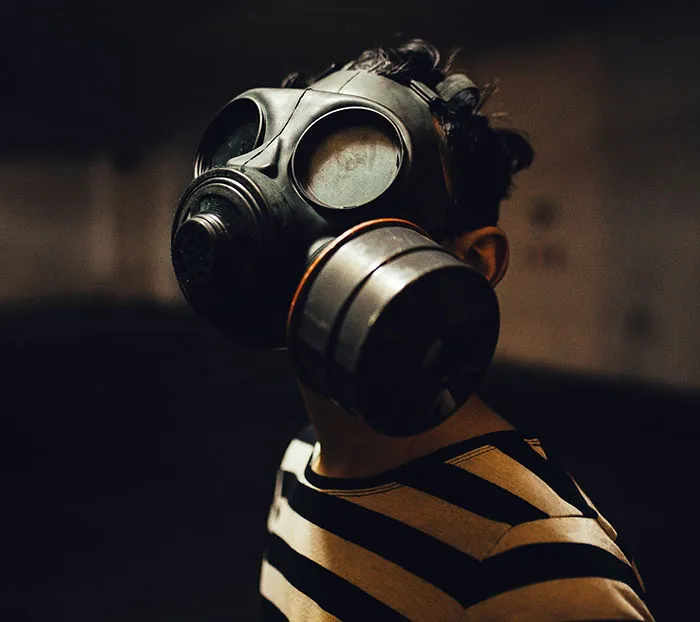 30 Times Scare Actors Couldn’t Continue Acting And Had To Break Character