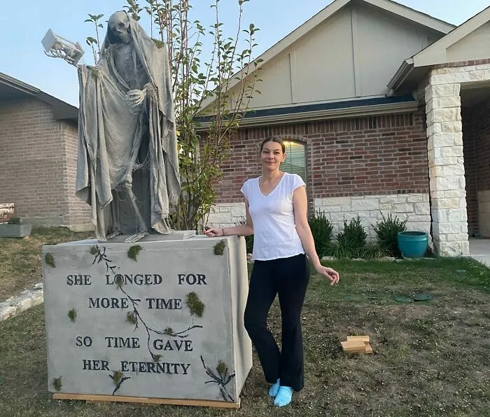 30 Times People Went Above And Beyond When It Came To Decking Out Their Lawn For Halloween
