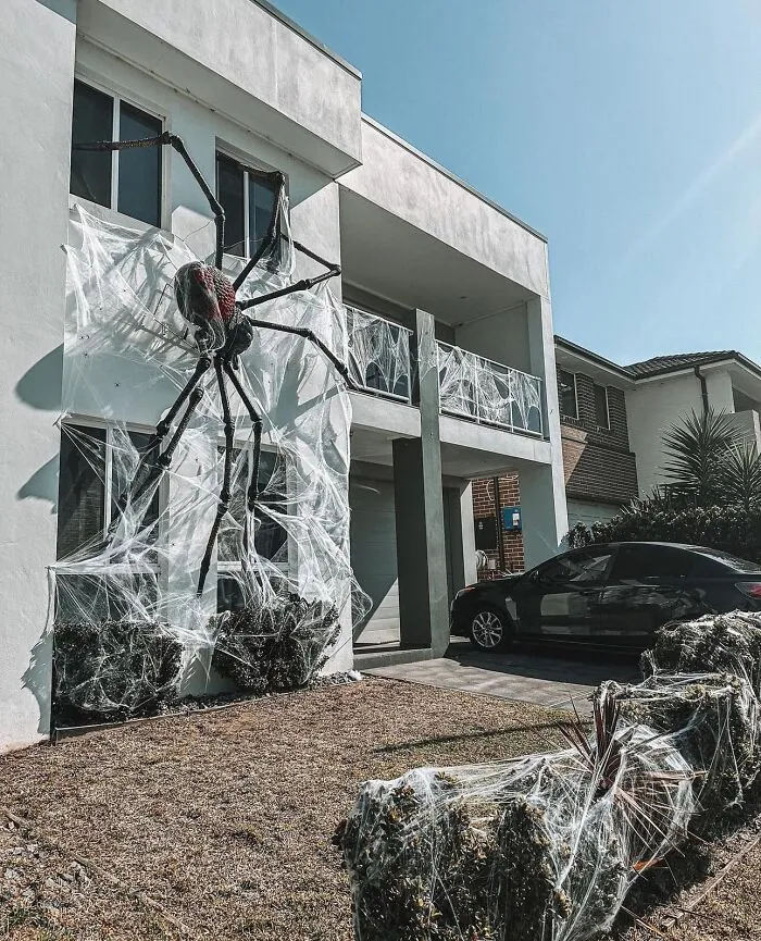 30 Times People Went Above And Beyond When It Came To Decking Out Their Lawn For Halloween