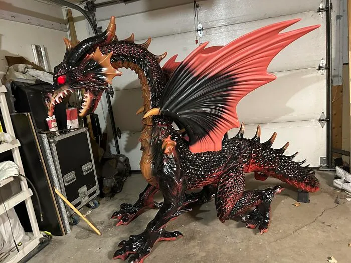 30 Times People Went Above And Beyond When It Came To Decking Out Their Lawn For Halloween