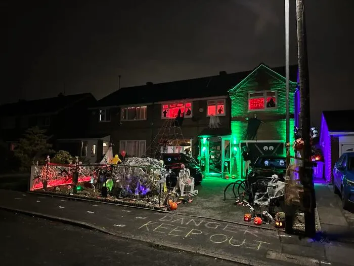 Over In Cheshire UK Halloween Decorating Is Nowhere Near As Popular Here As It Is Over In 🇺🇸 But We Do Our Best!