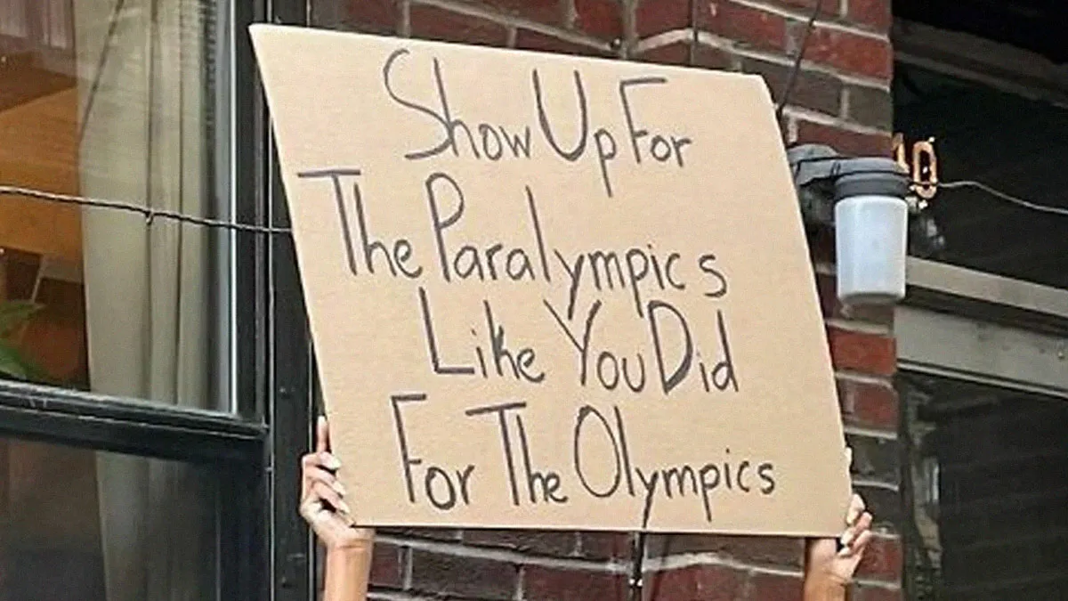 45 Times “Dudette With Sign” Did Everyone A Public Service And Protested Irritating Things (New Pics)