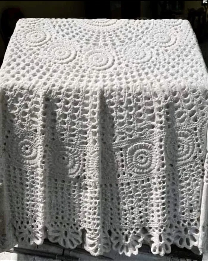 Esta impresionante obra maestra, aunque parece hecha de ganchillo, está esculpida en mármol por el artista griego Argiris Rallias.