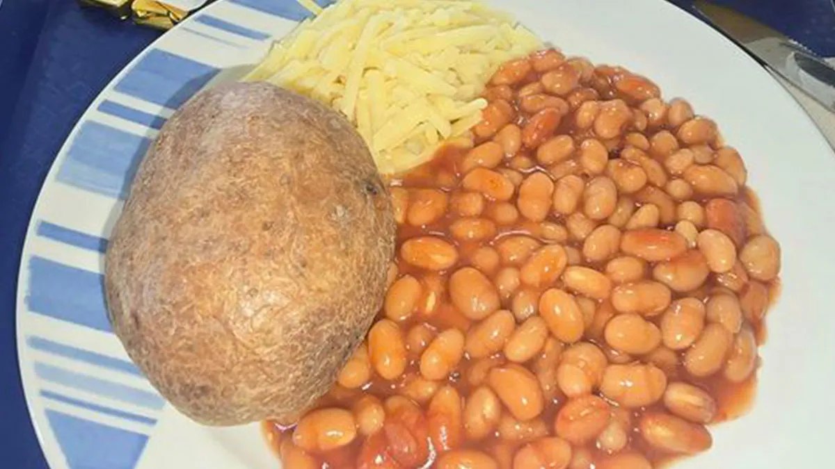 30 Examples Of Hospital Food From Various Places Around The World, As Shared By Folks Online