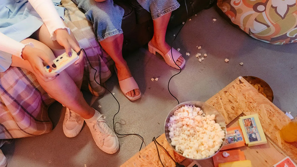 "Get Them Out Of Our House": Couple Is Confused After Friends Stay At Their House Way Longer