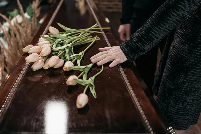 Someone Asked “How Did You Lose Your Best Friend?” And 50 People Got Honest