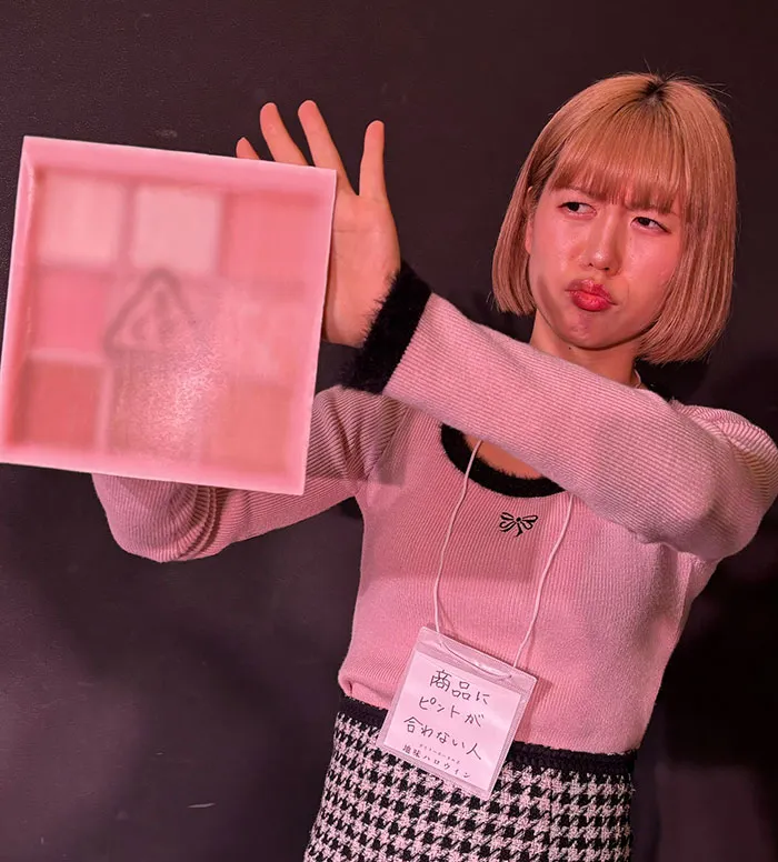 Makeup Guru Whose Camera Can't Focus On The Product
