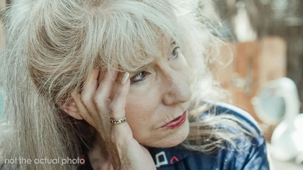 50YO Feels Like She's Being Bullied Out Of Leaving Friend Group By "Middle-Aged Mean Girls"