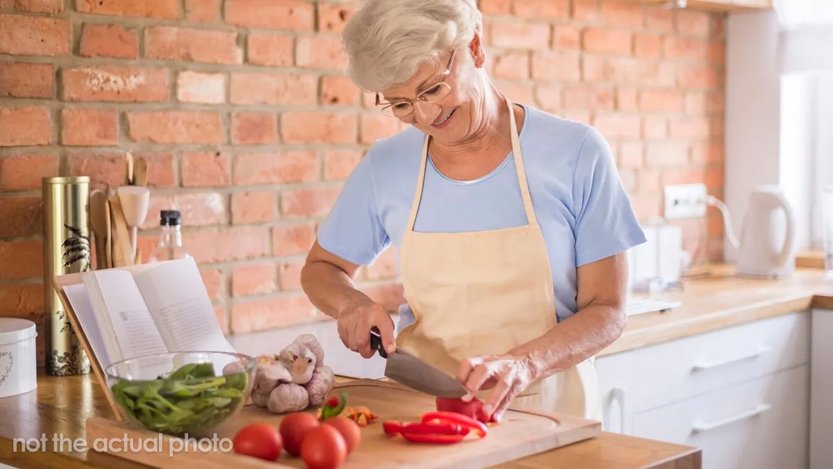 Guy Tells Mom To Get Out After She Wastes Months Of His Food, Mom And Sister Furious