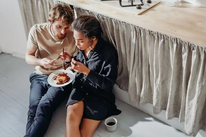 "I Love The Feeling Of Glass": People Open Up About Their Guilty Pleasures (40 Answers)
