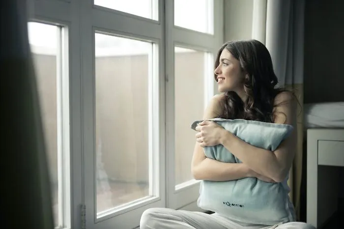 "I Love The Feeling Of Glass": People Open Up About Their Guilty Pleasures (40 Answers)
