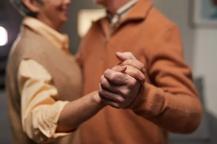 "I Love The Feeling Of Glass": People Open Up About Their Guilty Pleasures (40 Answers)