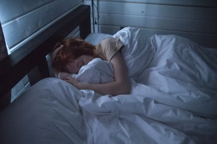"I Love The Feeling Of Glass": People Open Up About Their Guilty Pleasures (40 Answers)