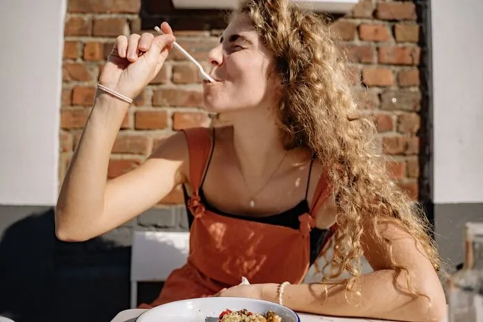 "I Love The Feeling Of Glass": People Open Up About Their Guilty Pleasures (40 Answers)