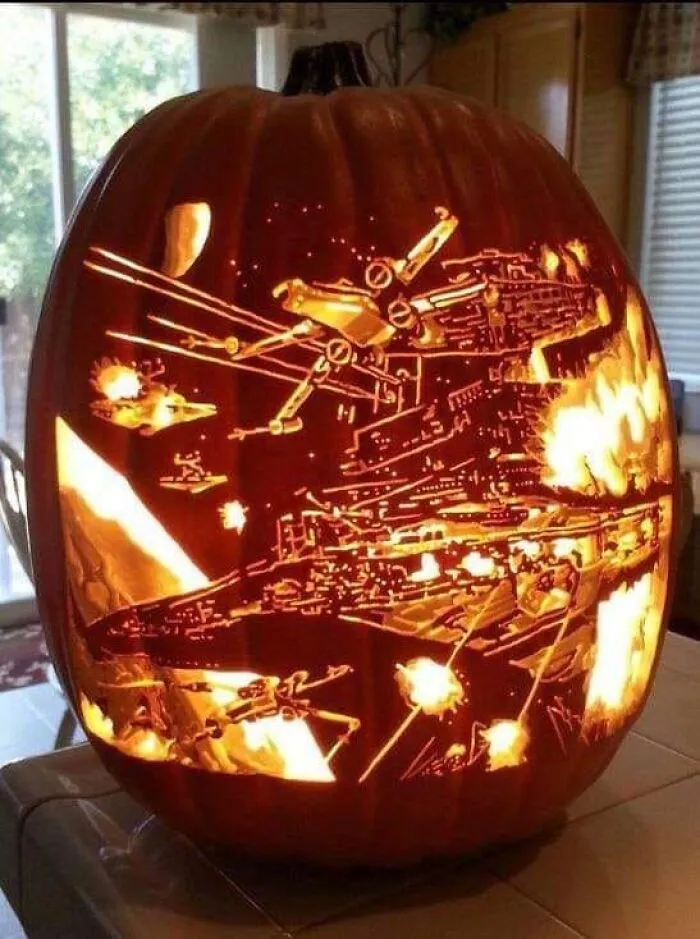 45 Spooky, Quirky, And Jaw-Droppingly Charming Pumpkin Carvings Shared By Folks Online