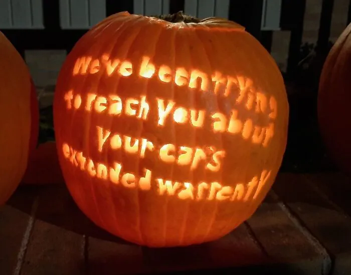 45 Spooky, Quirky, And Jaw-Droppingly Charming Pumpkin Carvings Shared By Folks Online