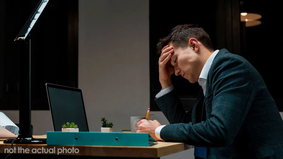 Boss Can't Manage To Save PDF File Despite Woman's Instructions, Loses It After All Work Disappears