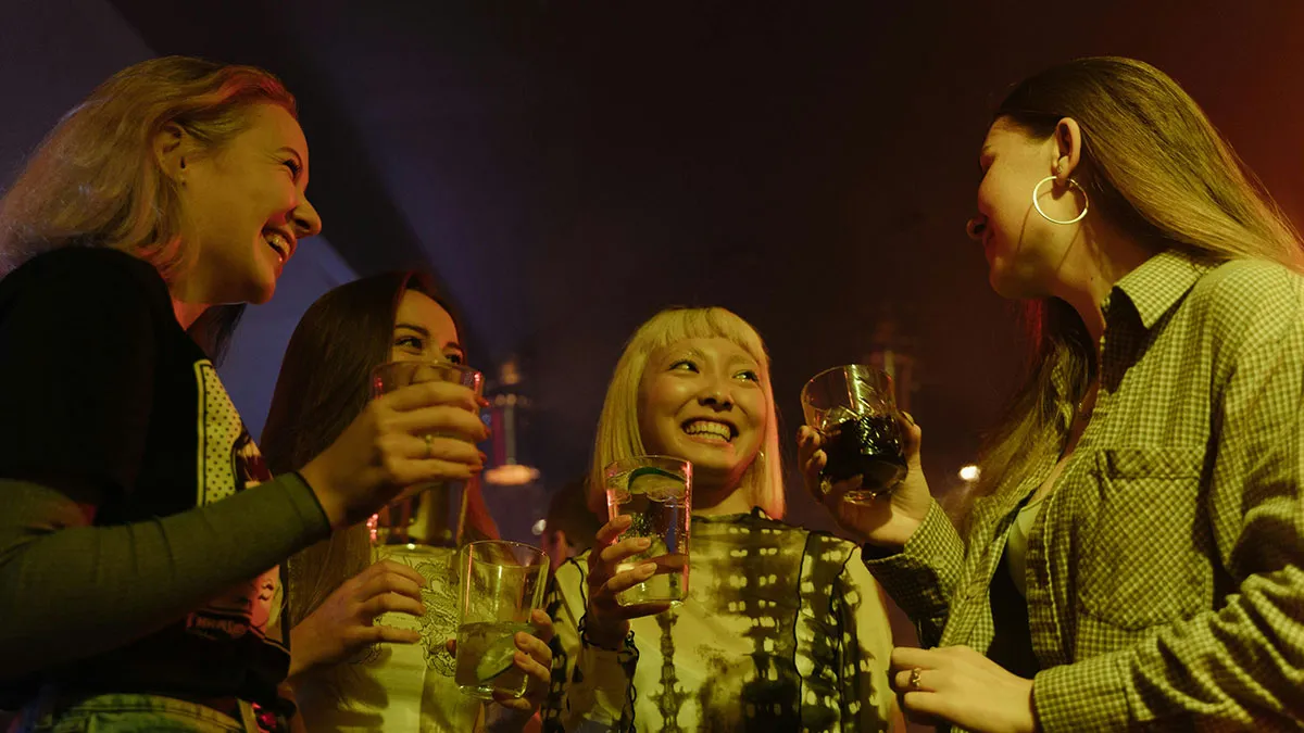 Drama Ensues When Friends Find Woman’s Bank Statements That Reveal She’s A Millionaire