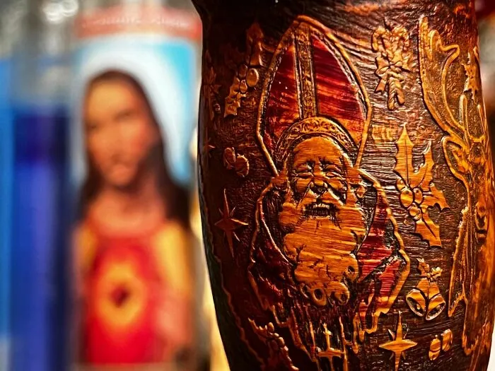 This Nebraskan Artist Crafts Incredible Pipes Featuring Saints, Angels, And Sacred Symbols (29 Pics)