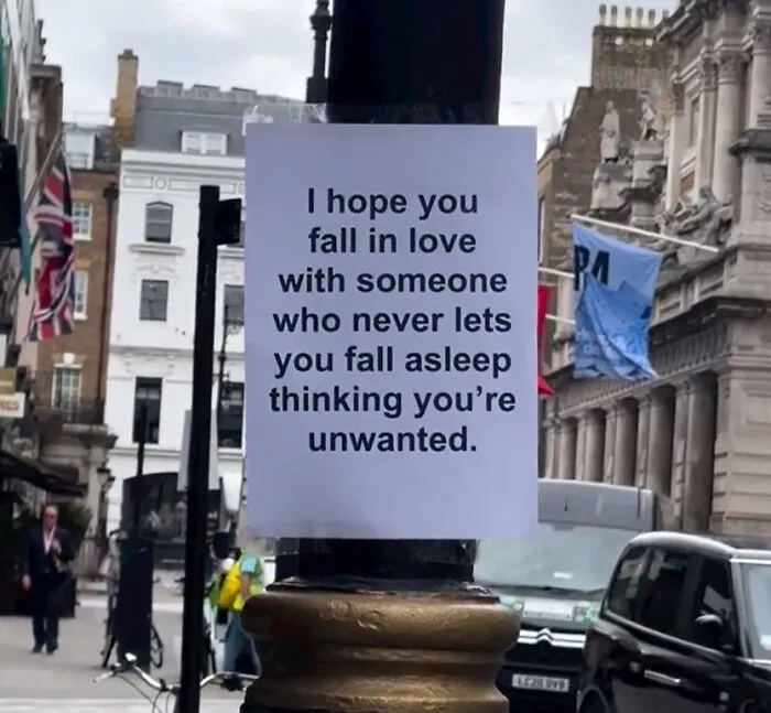 39 Wholesome Messages You Need To See, From The Streets Of London Directly To People’s Hearts