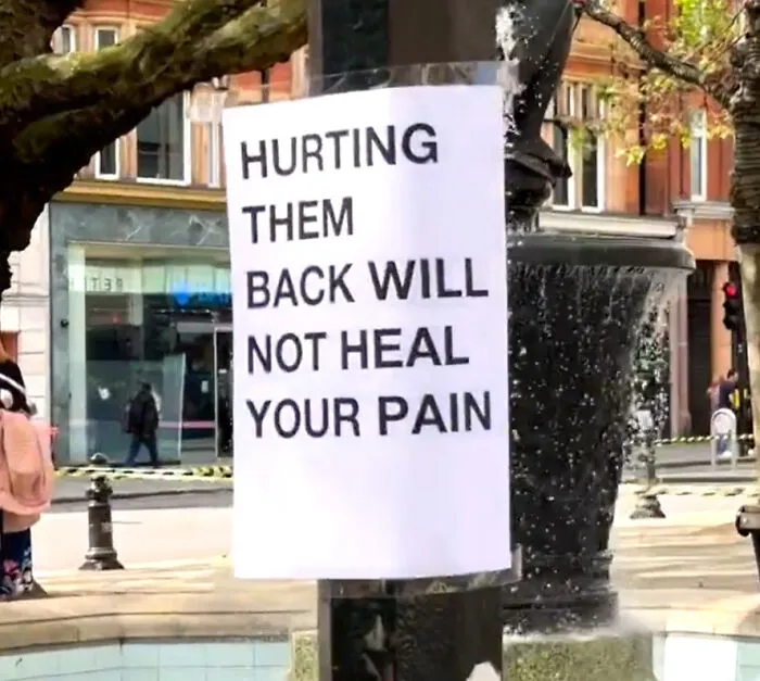 39 Wholesome Messages You Need To See, From The Streets Of London Directly To People’s Hearts
