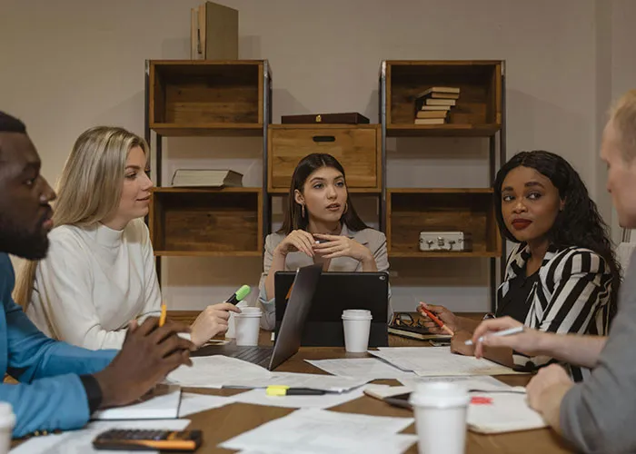 40 Indicators That The Person You’re Talking To Is Super Smart And Hides It Well
